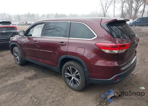 2019 Toyota Highlander Le z USA, uszkodzony, nr VIN 5TDBZRFH3KS960526